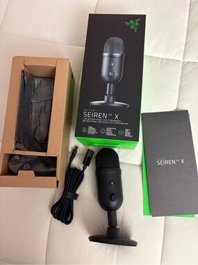Razer USB Microphone in Matte Black with Green Accent